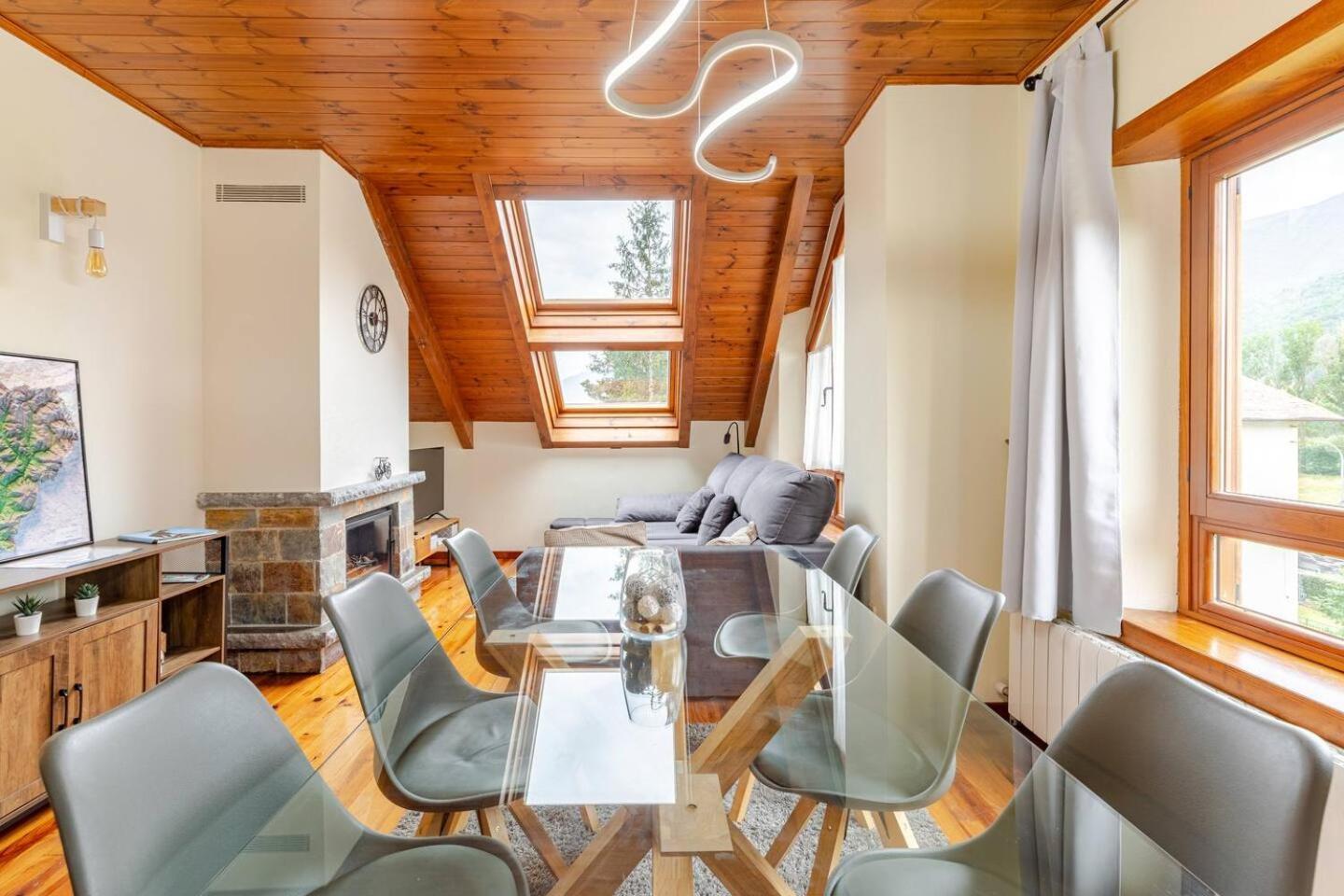 Family Attic Esterri Естери д'Анеу Екстериор снимка