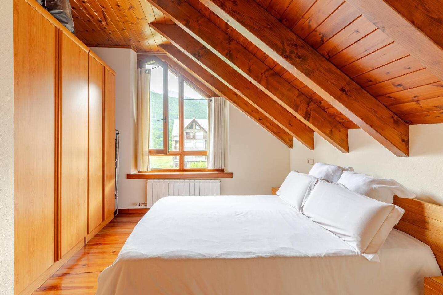 Family Attic Esterri Естери д'Анеу Екстериор снимка