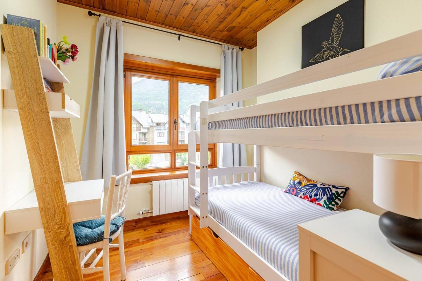 Family Attic Esterri Естери д'Анеу Екстериор снимка